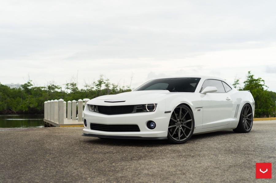  Chevrolet Camaro SS on Vossen Wheels (VFS1) 2017 года  (фото 8 из 25)